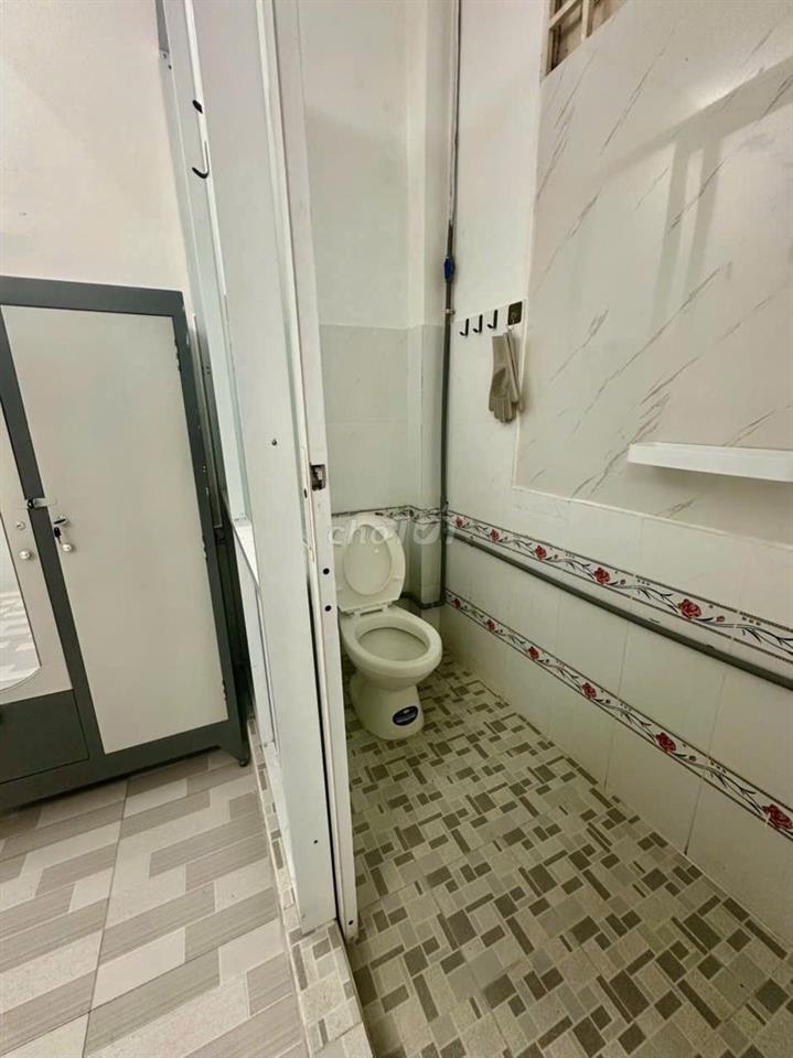 DƯ 1 PHÒNG MÁY GIẶT, MÁY LẠNH, BẾP, TOILET RIÊNG, GIỜ GIẤC TỰ DO