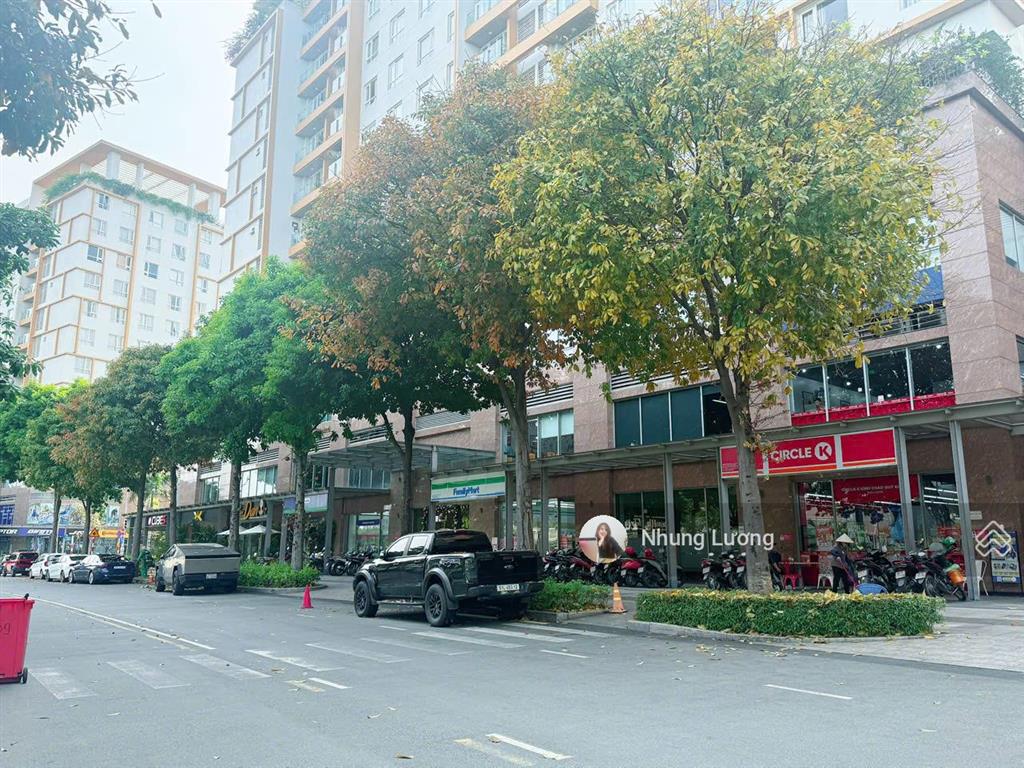 Full giỏ hàng 20 căn bán shop sarina, sarimi, sarina,...  em nhung chuyên sala