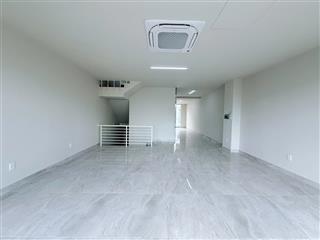 Cho thuê shophouse hầm riêng, 5 tầng, 520m2, máy lạnh, thang máy đầy đủ, shop mới làm lại đẹp.