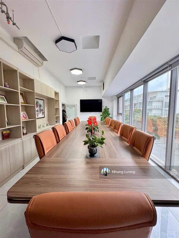 Cho thuê shophouse sala 3 tầng giá 90 tr, em cầm sẵn chìa 3 căn cho anh chị xem giờ nào cũng được