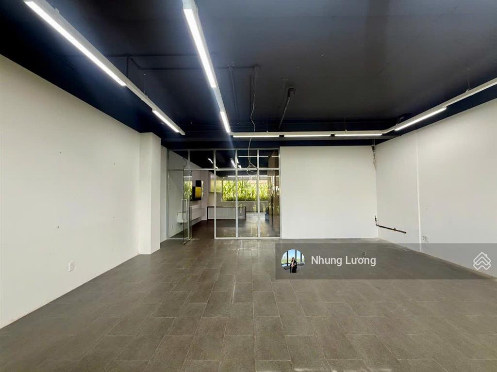 Cho thuê nhà phố mặt tiền nguyễn cơ thạch sala, sala 5 tầng, thang máy schindler, nội thất đầy đủ