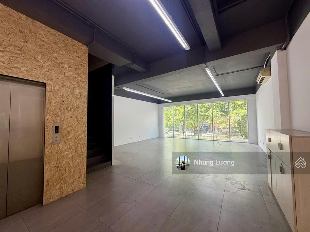 Cho thuê nhà phố mặt tiền nguyễn cơ thạch sala, sala 5 tầng, thang máy schindler, nội thất đầy đủ
