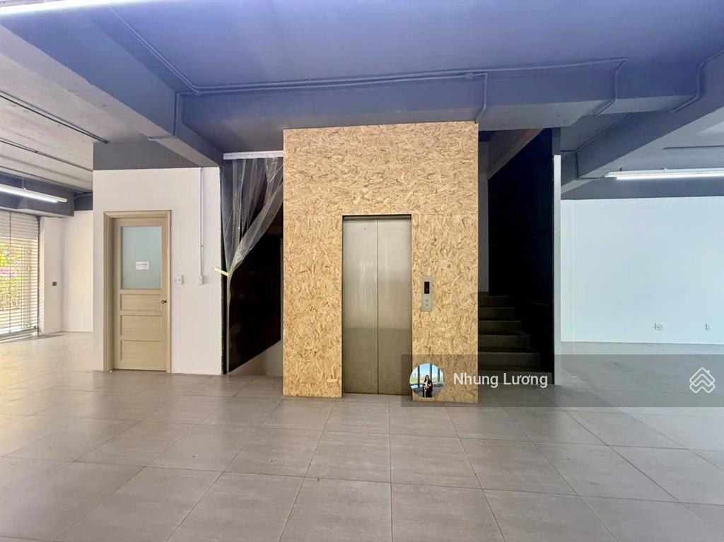 Cho thuê nhà phố mặt tiền nguyễn cơ thạch sala, sala 5 tầng, thang máy schindler, nội thất đầy đủ