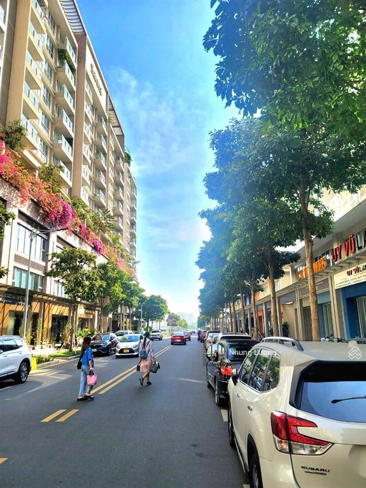 Cho thuê shophouse sala 240m2  3 tầng giá 90 tr, em cầm sẵn chìa khóa xem giờ nào cũng được