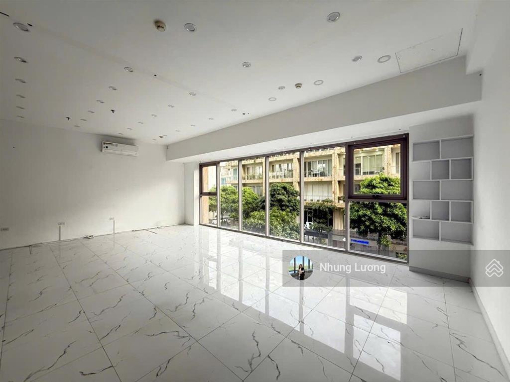 Cho thuê shophouse sala 240m2  3 tầng giá 90 tr, em cầm sẵn chìa khóa xem giờ nào cũng được