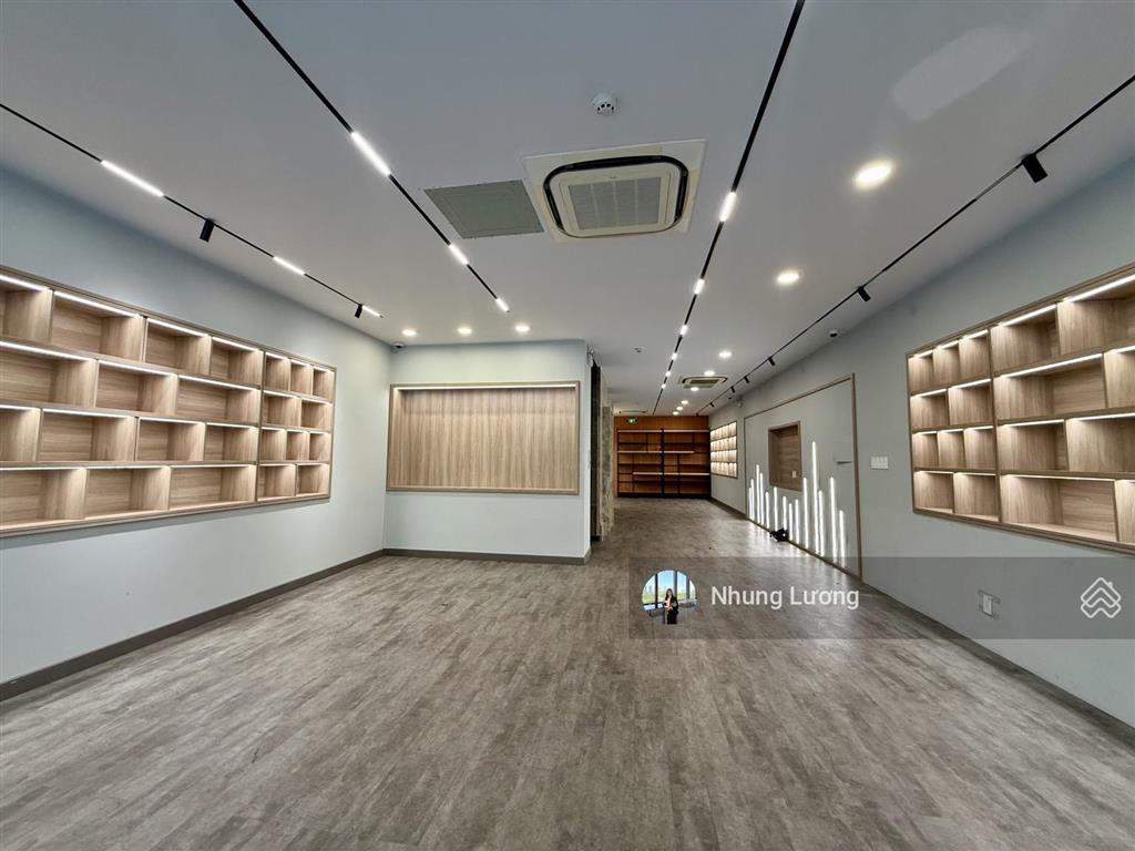 Cho thuê mặt bằng (shophouse) mt nguyễn cơ thạch, 698m2, nội thất đầy đủ