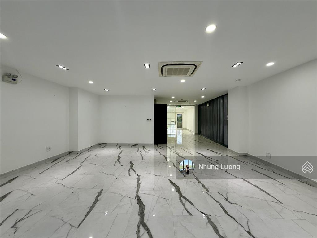 Cho thuê mặt bằng (shophouse) mt nguyễn cơ thạch, 698m2, nội thất đầy đủ