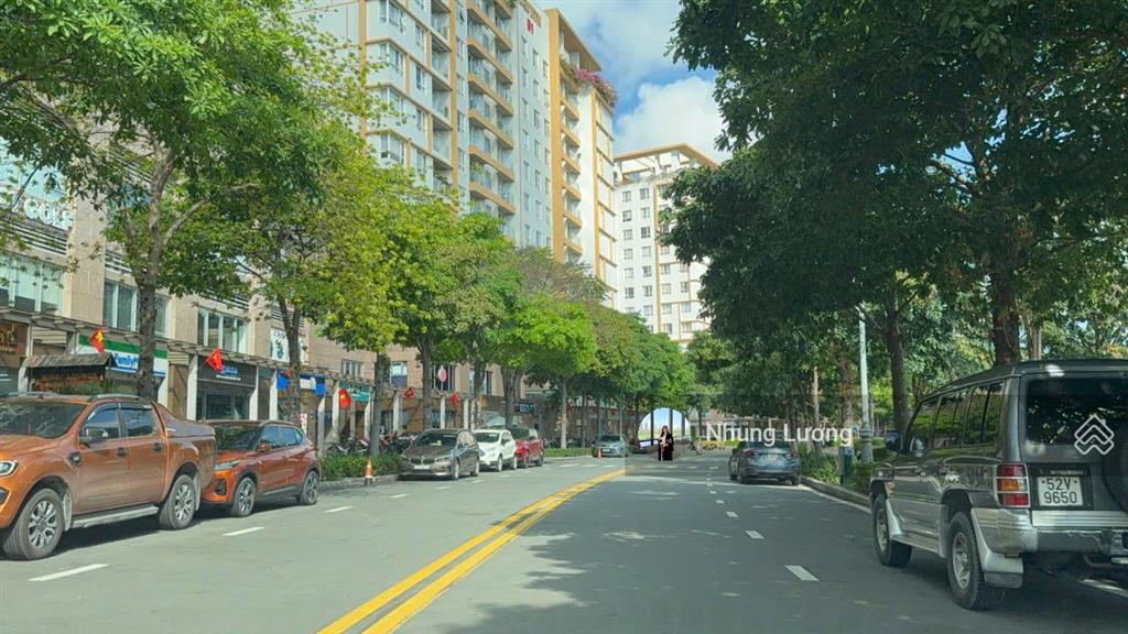 Em nhung lương chuyên bán shophouse và nhà phố thương mại, hàng full các căn,  em nhé