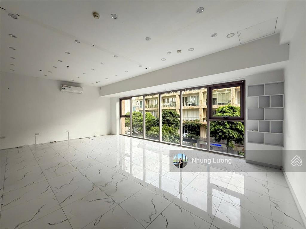 Cho thuê shophouse sala 240m2  3 tầng giá 90 tr/th, em cầm sẵn chìa khóa xem giờ nào cũng được