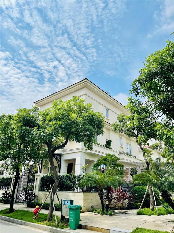 Cần bán biệt thự (villa) saroma sala 331m2  225 tỷ, hầm + 3 tầng và áp mái, sổ hồng