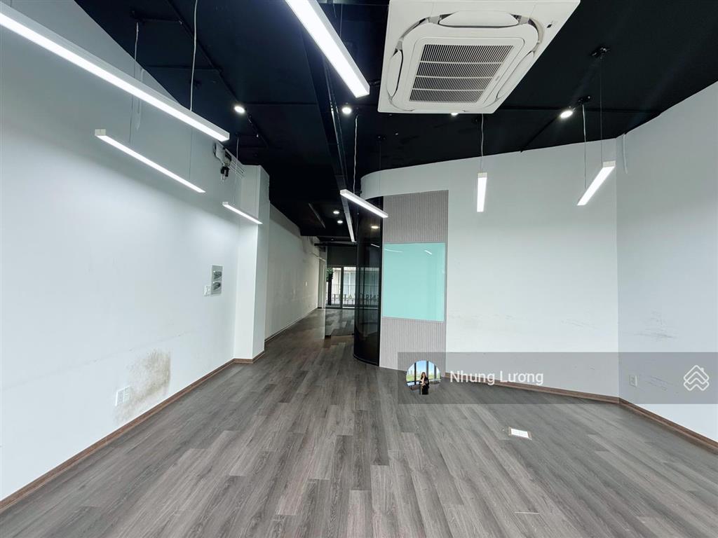Cho thuê mặt bằng (shophouse) sala 5,7m x 20m dtsd gần 505m2, nội thất đầy đủ, thang máy, máy lạnh