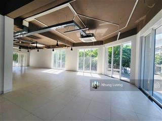 Cho thuê nhà căn góc 3 mặt tiền sala, rộng 14.7m x 20m 1100m2 văn phòng, hoàn thiện full nội thất