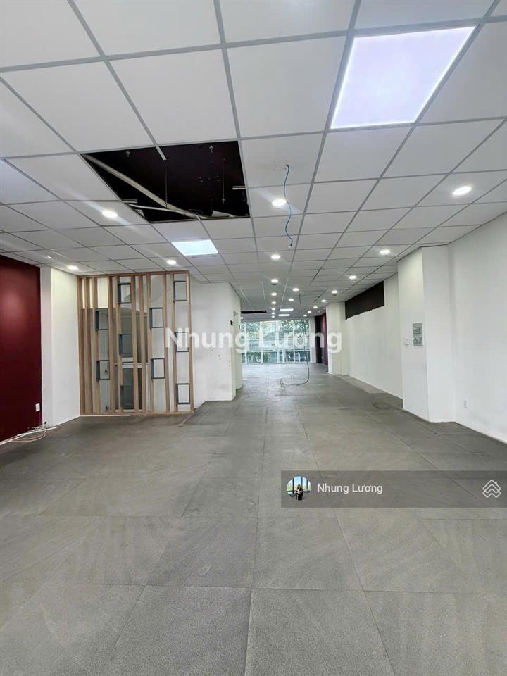 Cho thuê mặt bằng shophouse sala hầm + 5 tầng dtsd 693m², thang máy, hoàn thiện