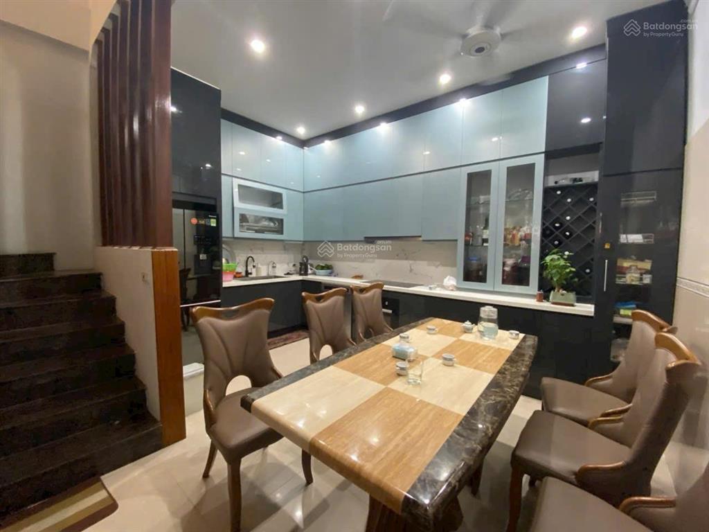 Bán gấp nhà 5 tầng đối diện aeon mall. dt 50m full đồ đẹp, hướng mát, trục kinh doanh  hơn 17 tỷ.