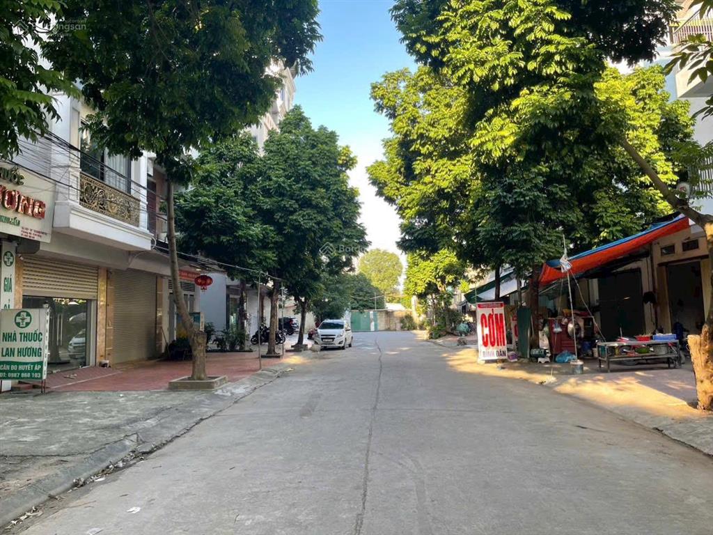 Bán gấp nhà 5 tầng đối diện aeon mall. dt 50m full đồ đẹp, hướng mát, trục kinh doanh  hơn 17 tỷ.