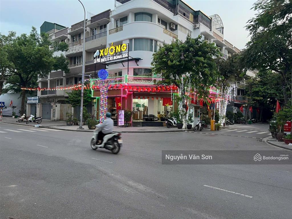 Cho thuê bt văn khê  lô góc 230m2 trục 21m chân chung cư, kinh doanh sầm uất 24/7. giá chỉ 40tr/th