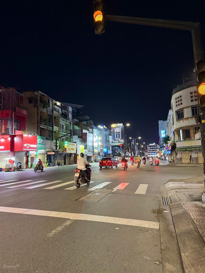 Bán nhà mặt phố đẹp hoàng văn thụ, phường 8, quận phú nhuận, dt 4x14m 4 tầng giá hời 15 tỷ tl