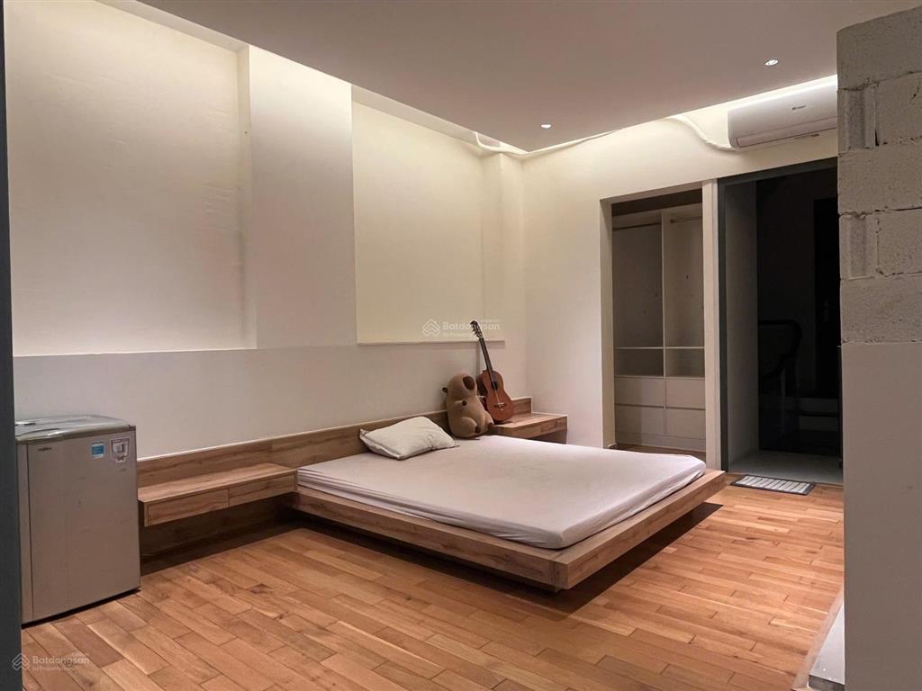 Phòng cho sinh viên rmit rộng rãi, có ban công, an ninh 5tr/tháng