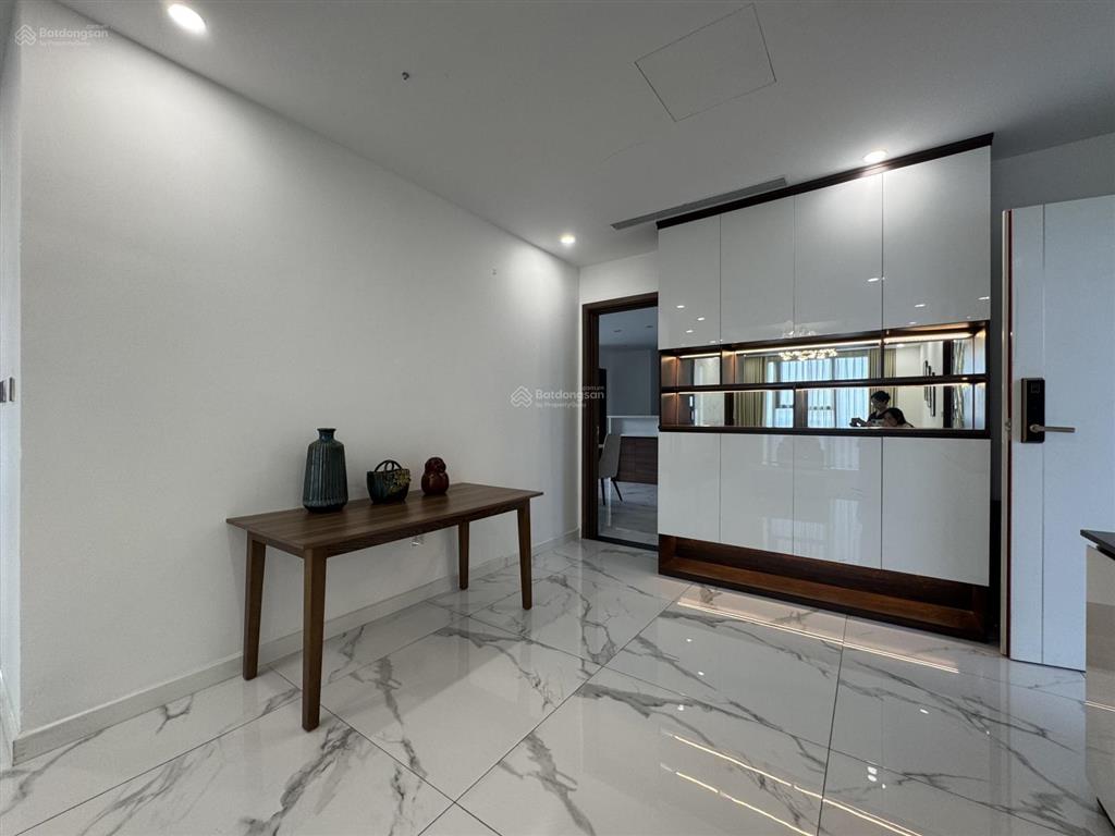 Cho thuê dual  key cc sunshine city, 65 triệu, 180m2, 4pn, 4wc, view đẹp