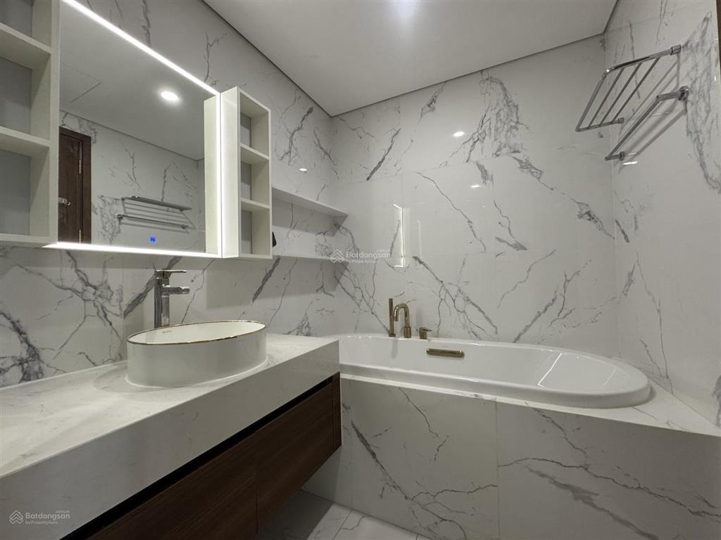 Cho thuê dual  key cc sunshine city, 65 triệu, 180m2, 4pn, 4wc, view đẹp
