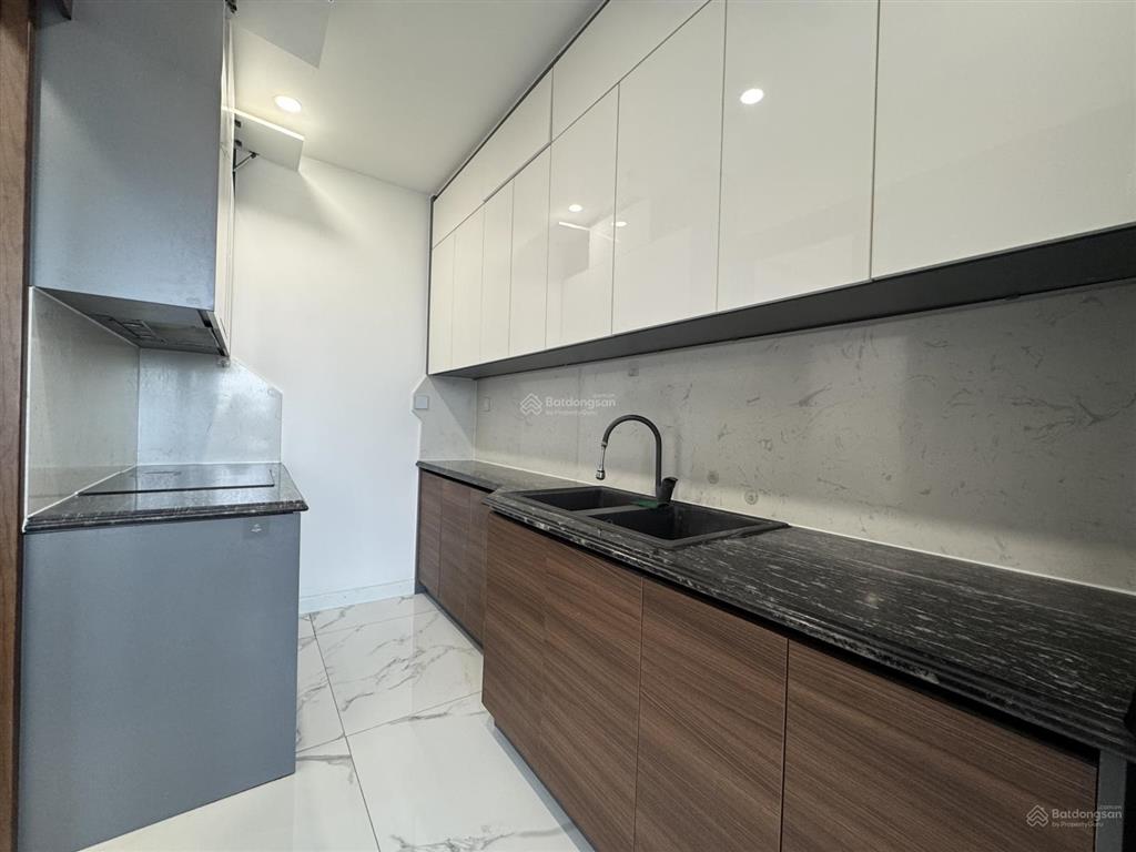 Cho thuê dual  key cc sunshine city, 65 triệu, 180m2, 4pn, 4wc, view đẹp
