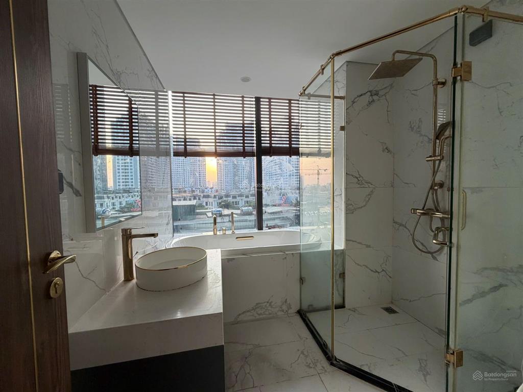 Giá hời cho thuê 3pn + 2wc tại sunshine city, 20 triệu, 104m2