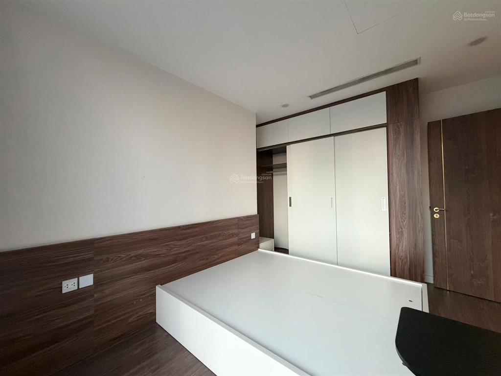Giá hời cho thuê 3pn + 2wc tại sunshine city, 20 triệu, 104m2
