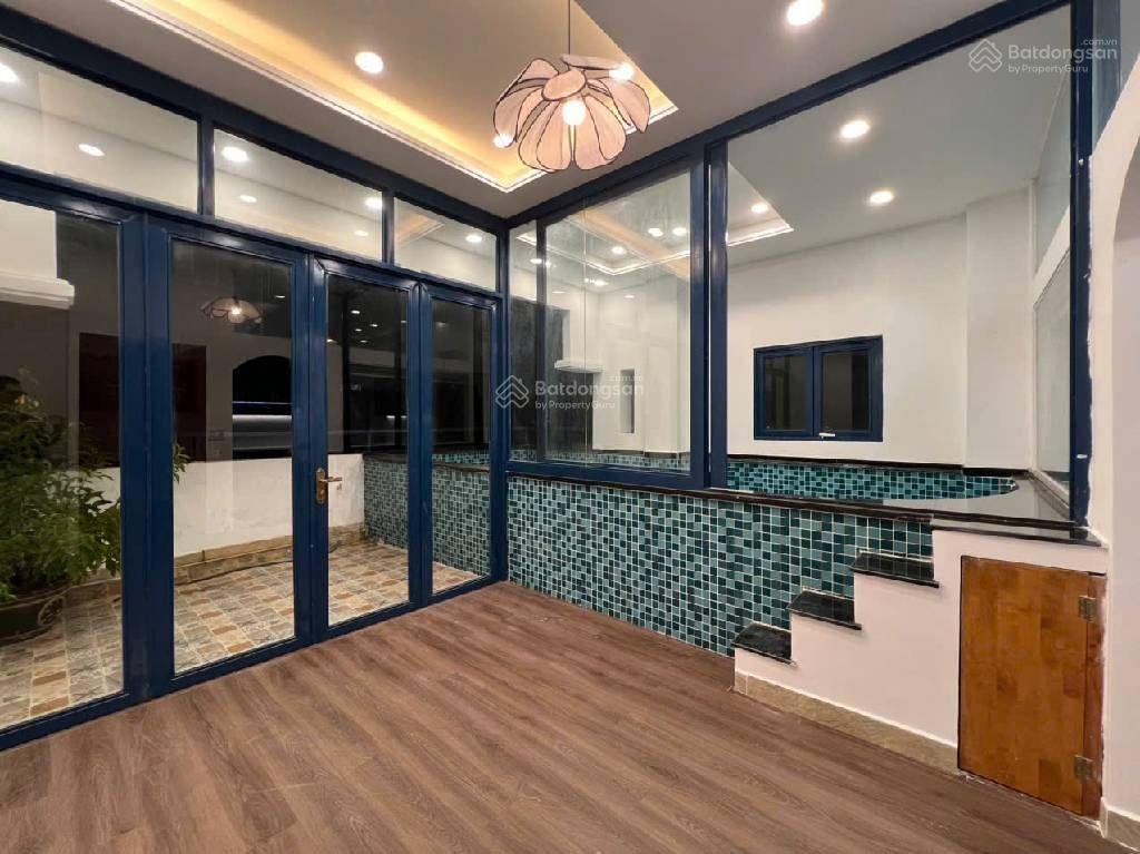 Nhà mặt tiền trần hữu trang 5 tầng có gara riêng biệt , hồ bơi , thang máy.. ở hoặc kinh doanh