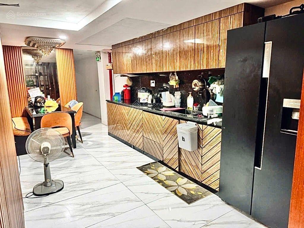 Bán căn hộ dịch vụ 1 hầm + 6 tầng hxh 55 thành mỹ  4.15 x 24  cho thuê 100tr/tháng.