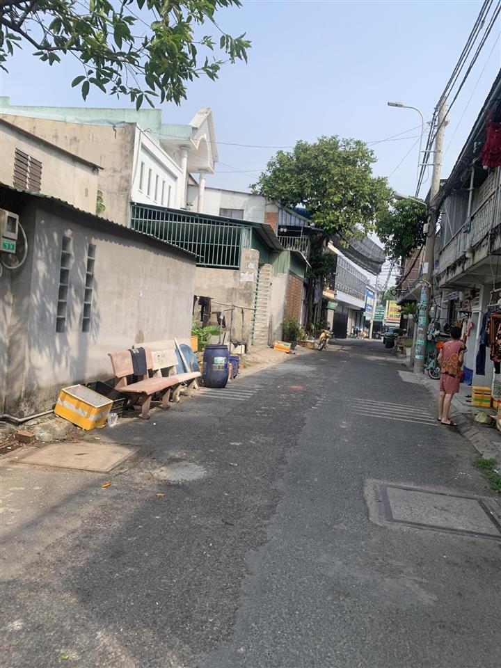 Nhỉnh 3 tỷ nhà 4,2x15m, xây 2 tầng, đường nhựa, kề trường phạm văn sáng, hóc môn