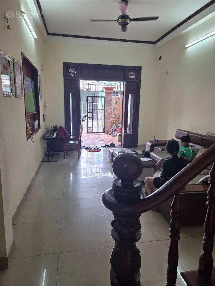 Nhỉnh 3 tỷ nhà 4,2x15m, xây 2 tầng, đường nhựa, kề trường phạm văn sáng, hóc môn