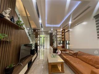 Chỉ 22 triệu/tháng biệt thự 154m2 vinhomes thăng long, full nội thất, bể cá koi đẹp, sẵn vào ở