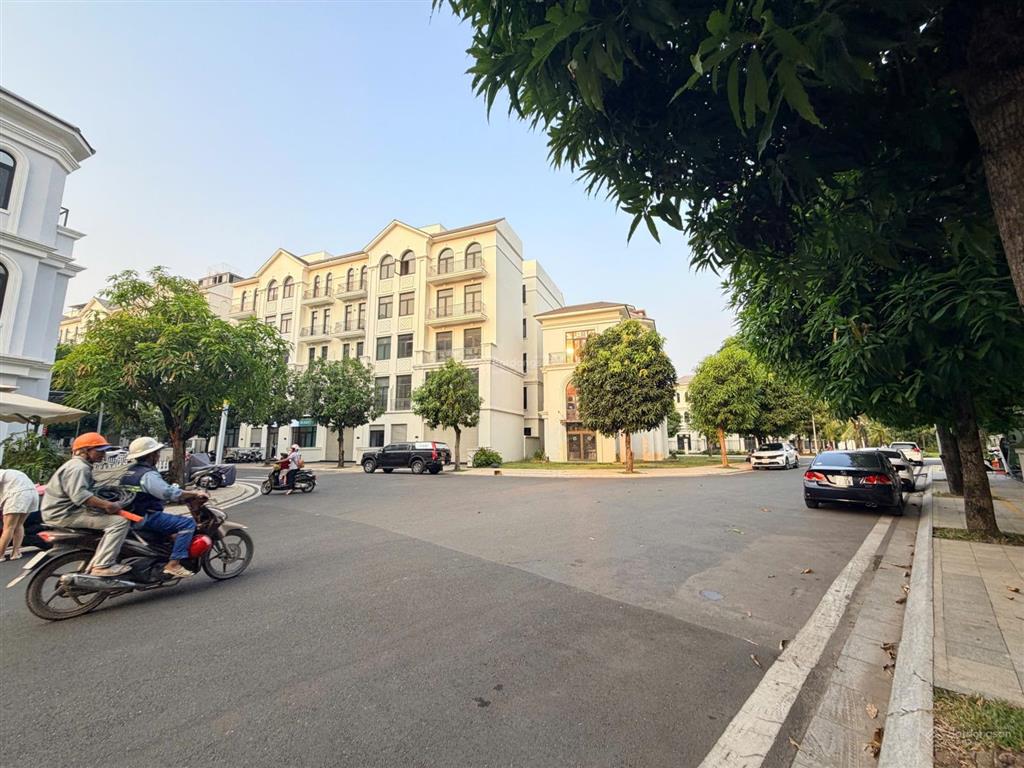 Nhà phố manhattan 84m2  hàng cđt  có hỗ trợ vay lên đến 18 tháng  giá 18tỷ2