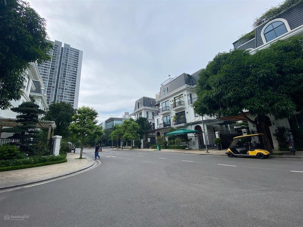 Mặt phố thọ tháp lô góc 238m2, 15m mặt tiền kinh doanh vỉa hè rộng 6 nổi 1 hầm thang máy thông sàn
