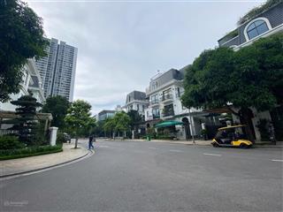 Mặt phố thọ tháp lô góc 238m2, 15m mặt tiền kinh doanh vỉa hè rộng 6 nổi 1 hầm thang máy thông sàn