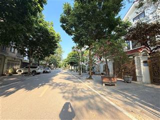 Cần bán căn biệt thự sang trọng khu nhà ở vinaconex trung văn 212m2 5 tầng 8m mặt tiền