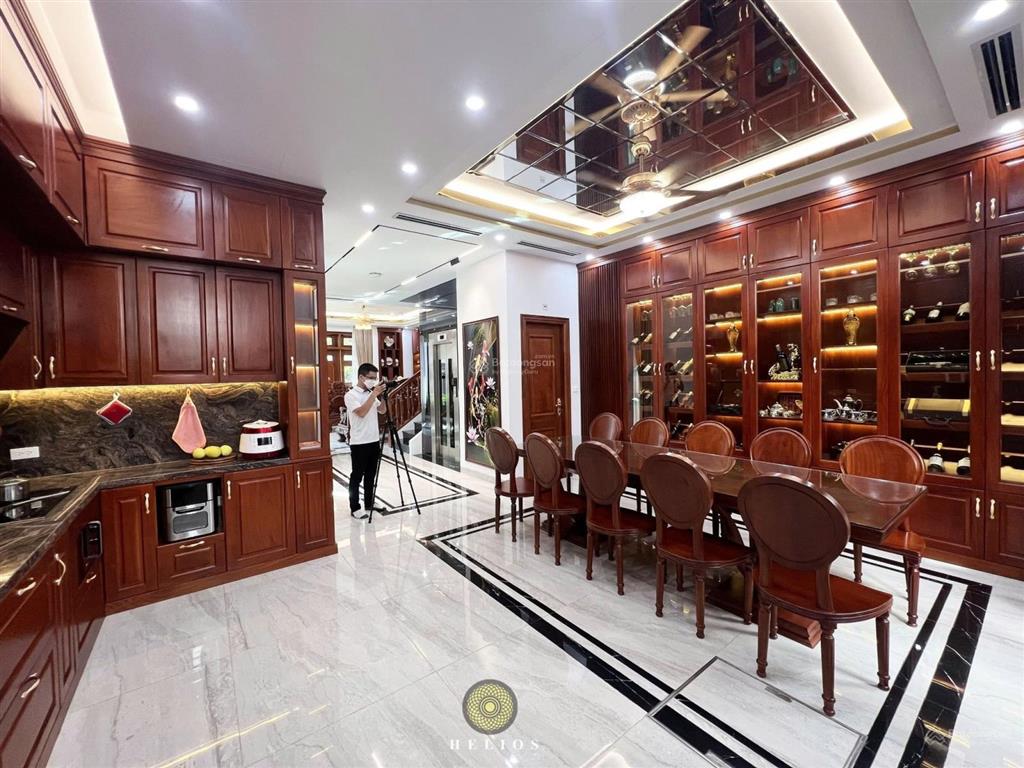 Cần bán căn biệt thự sang trọng khu nhà ở vinaconex trung văn 212m2 5 tầng 8m mặt tiền