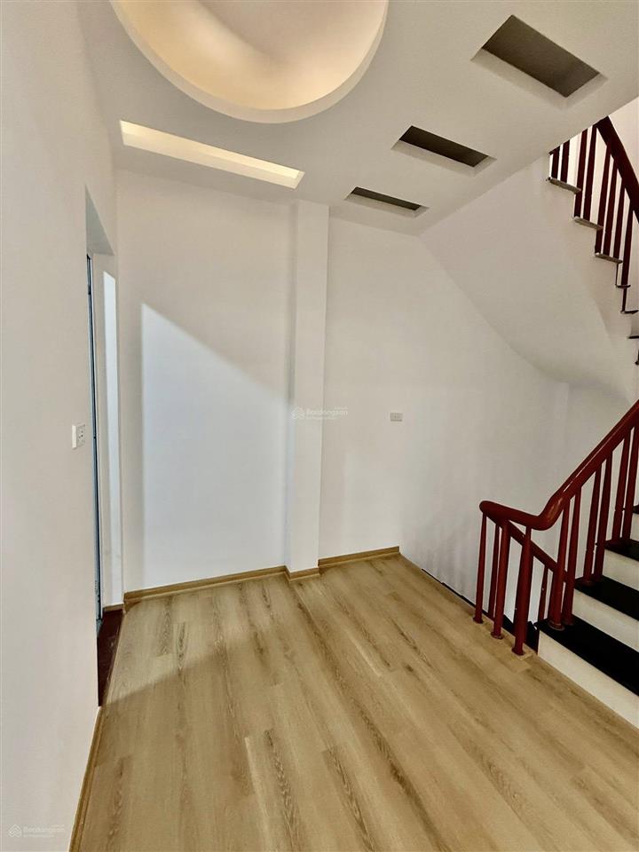 Bán nhà phố triều khúc 40m2 5 tầng 6 ngủ, ngõ thông kinh doanh ô tô đỗ cửa cách ô tô tránh 50m