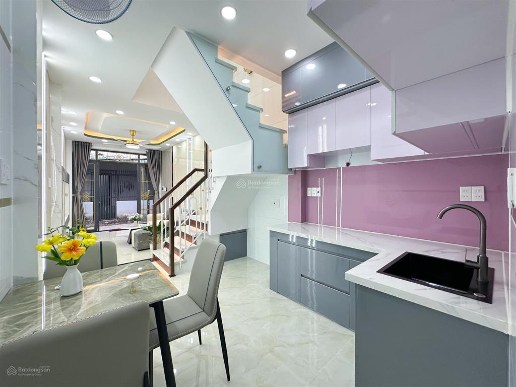 Nhà hẻm xe hơi, gần metro 2, tặng nội thất cao cấp