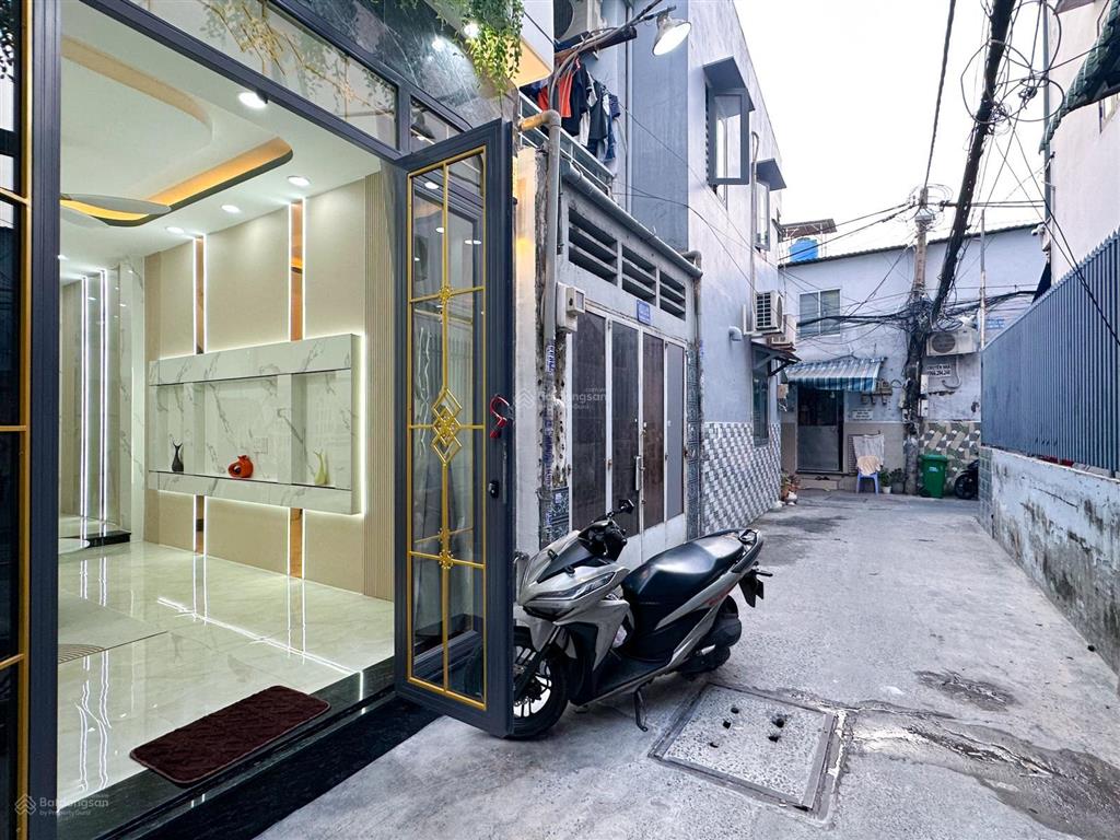 Nhà hẻm xe hơi, gần metro 2, tặng nội thất cao cấp