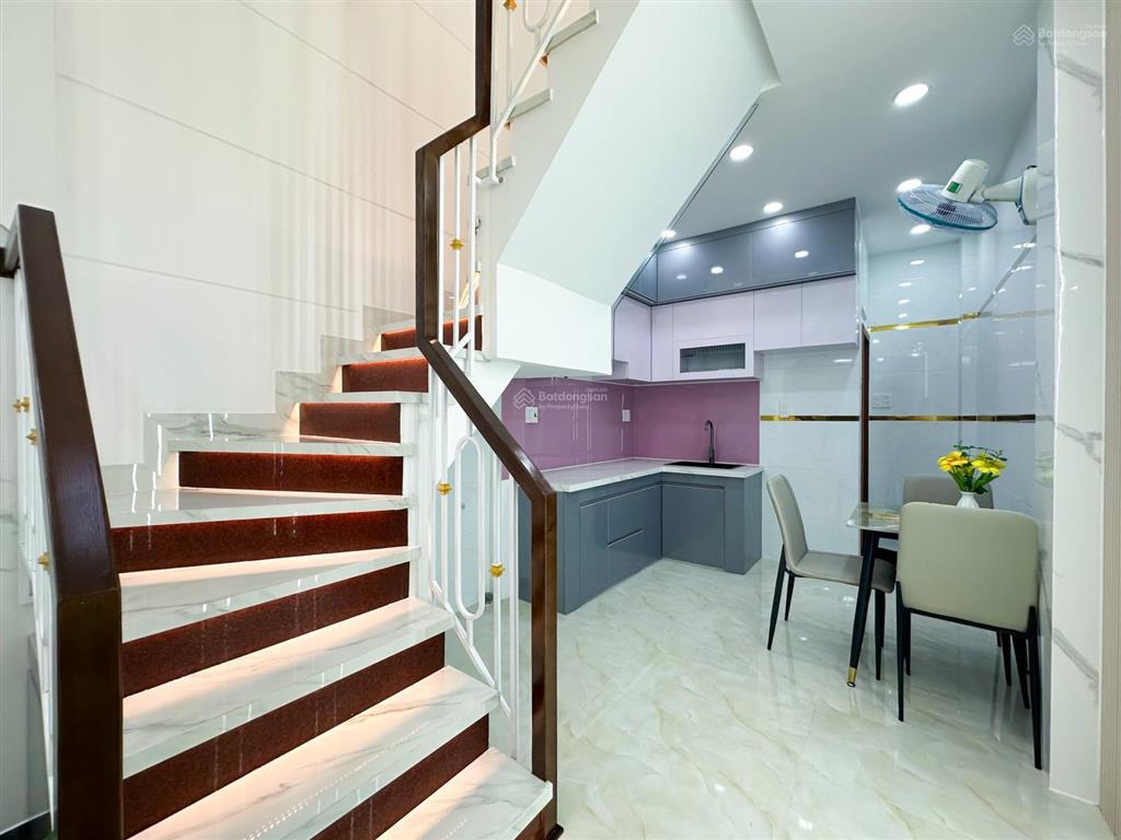 Nhà hẻm xe hơi, gần metro 2, tặng nội thất cao cấp