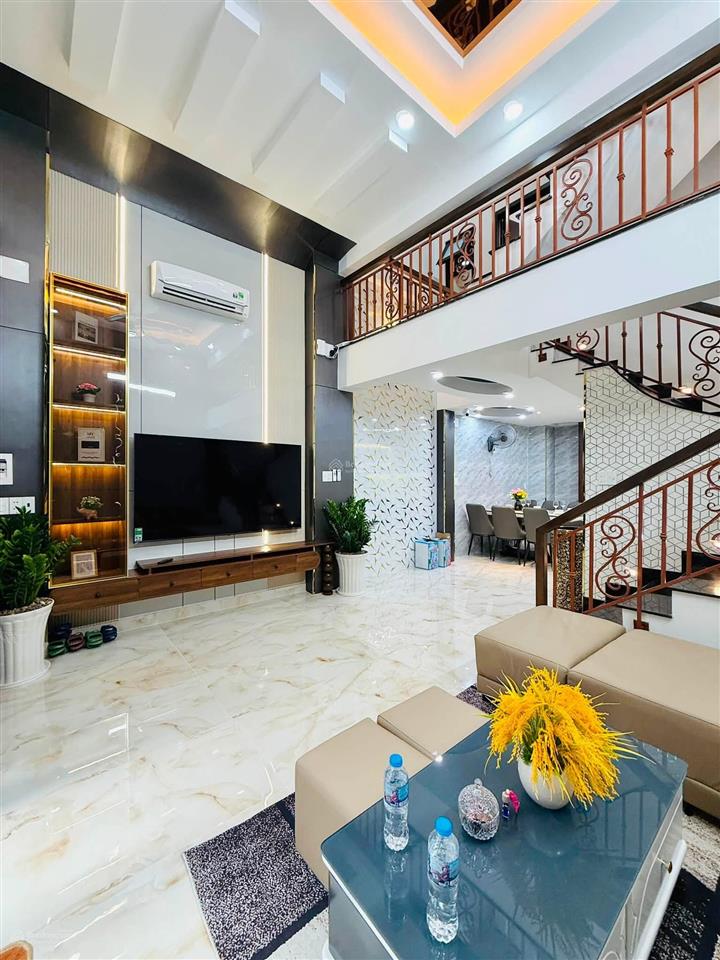 Mặt tiền kinh doanh, 5 tầng xây mới, gần ga t3 mới