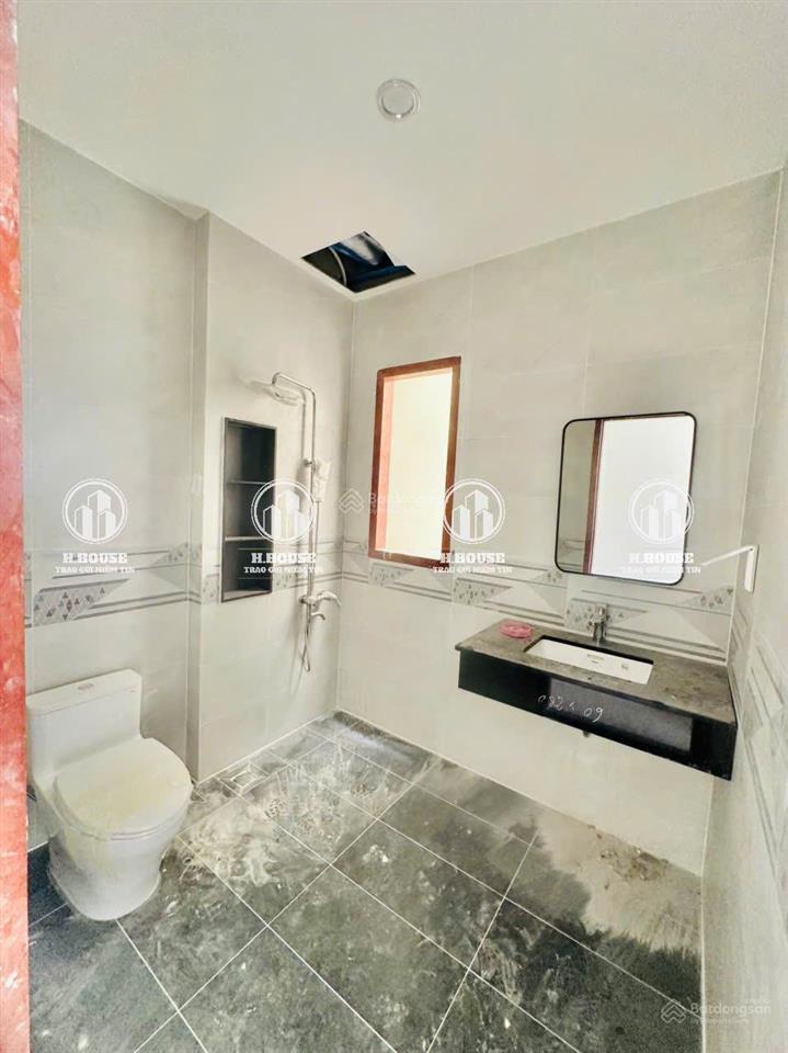 Tòa nhà mới xây, gần cổng ga t3, diện tích 5x25 5 tầng
