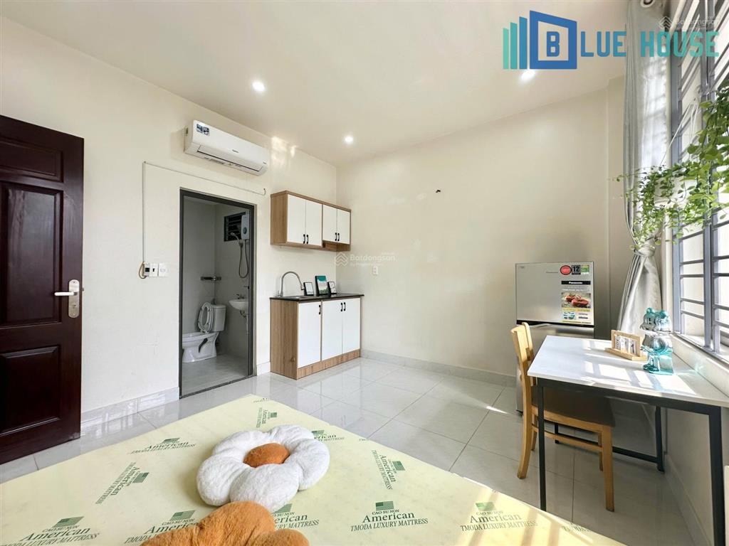Studio ban công, có thang máy, gần e town cộng hòa