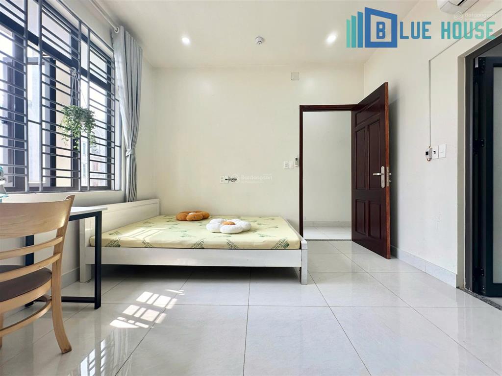 Studio ban công, có thang máy, gần e town cộng hòa