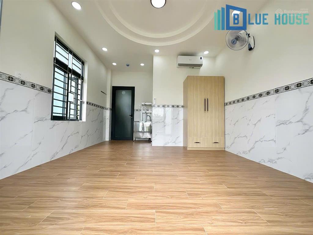 Trọ ban công riêng, thang máy, điện nước theo nhà nước