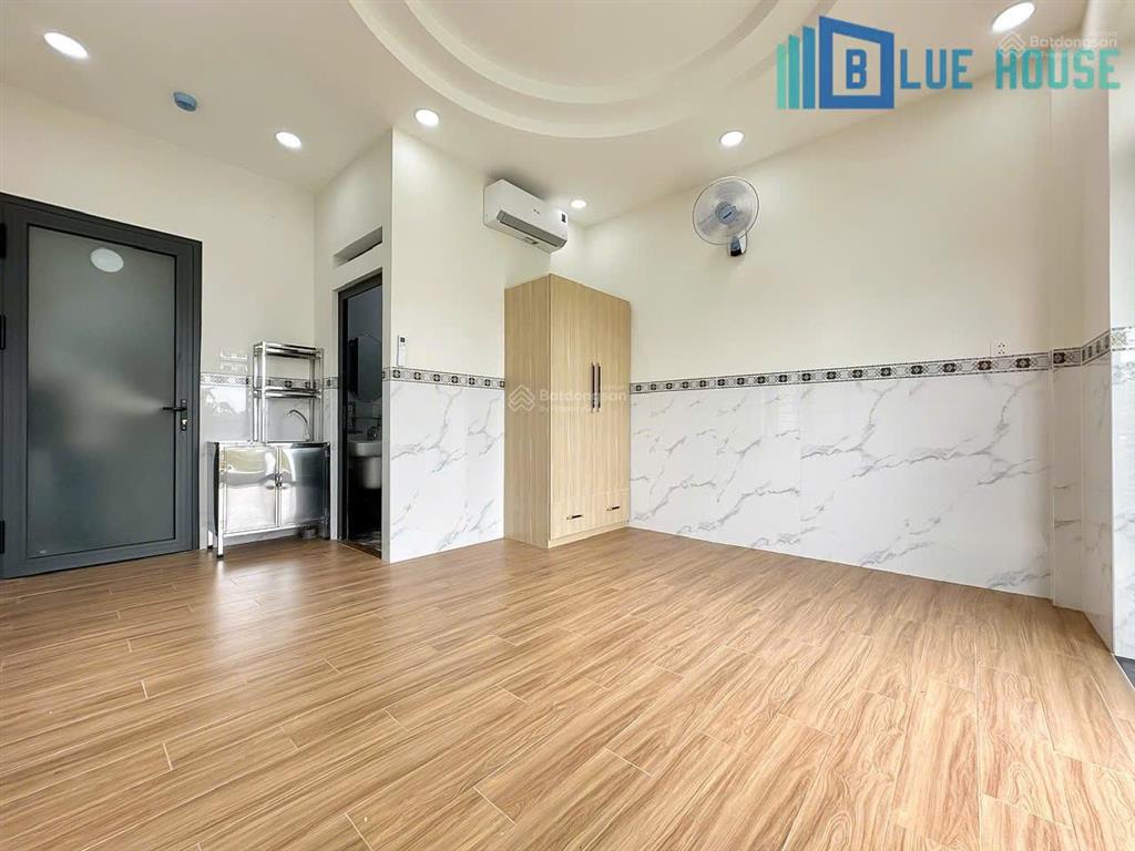 Trọ ban công riêng, thang máy, điện nước theo nhà nước