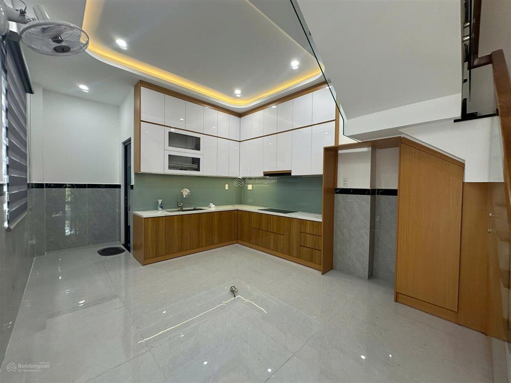 Chủ bán lỗ căn nhà hẻm xe hơi, 2 tầng 45m2 cạnh ga t3 tân bình