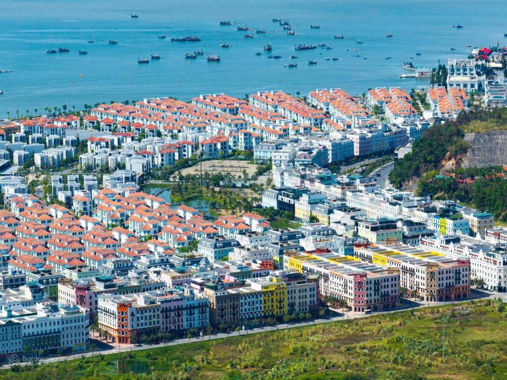 Bán khách sạn 30 phòng, dt 300m² trung tâm bãi cháy khu du lịch sầm uất nhất hạ long