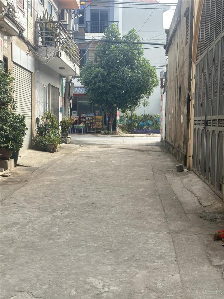 Bán đất 2 mặt ngõ thông, ô tô di trạch gần vành đai 3.5